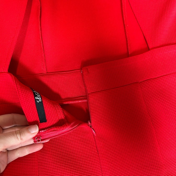 Lulu’s red halter dress - Picture 7 of 9